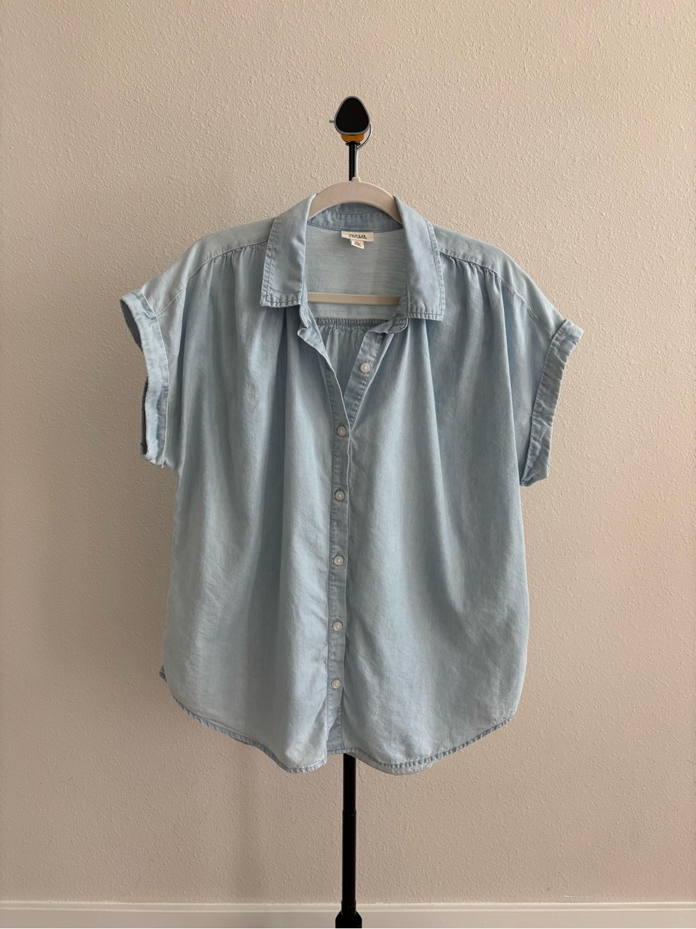 a.n.a Women’s Denim Chambray Top PL Petite Light Blue Lightweight Shirt